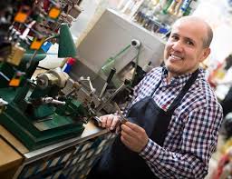 Como Funciona o Serviço de Chaveiro Automotivo em Campos dos Goytacazes carlos chaveiro